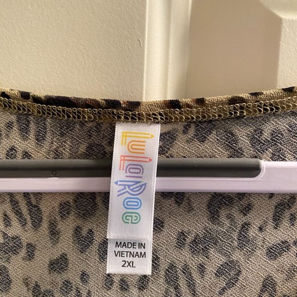 LulaRoe Lynnae Long-Sleeve Shirt 2XL - Picture 2 of 3